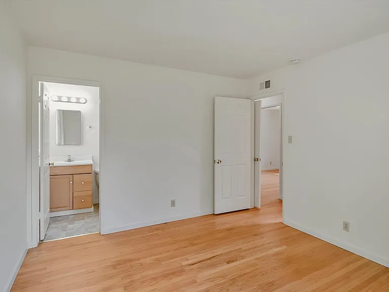 754 Yale Ln — Photo 25