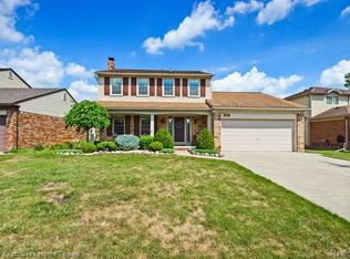37148 Evergreen Dr, Sterling Heights, MI 48310