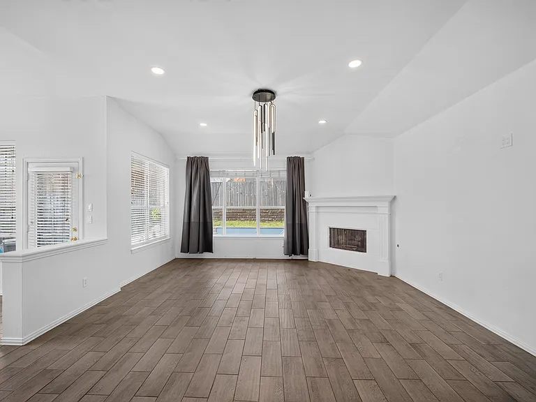 308 Keswick Ln — Photo 15