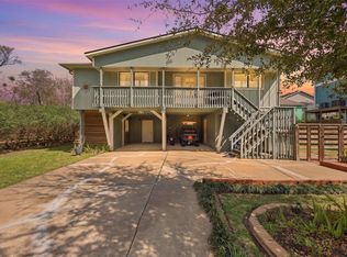 221 Oak Rd, Clear Lake Shores, TX 77565