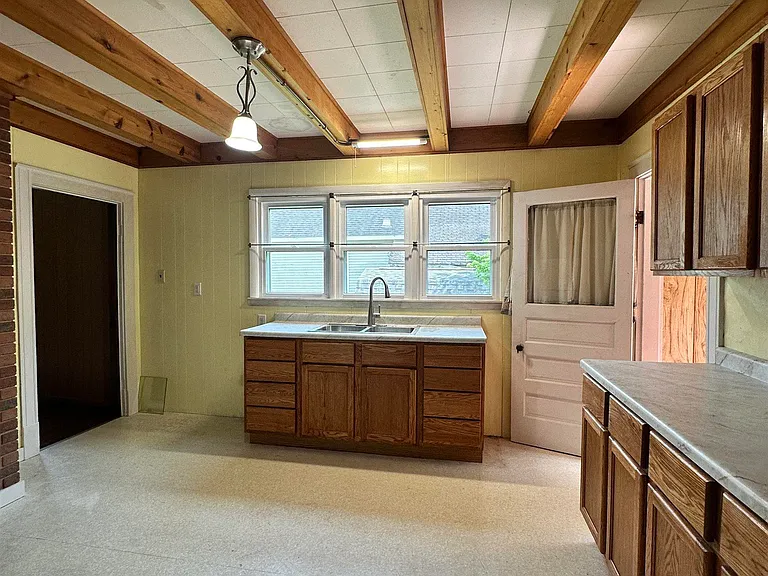 235 S Seminary St — Photo 16