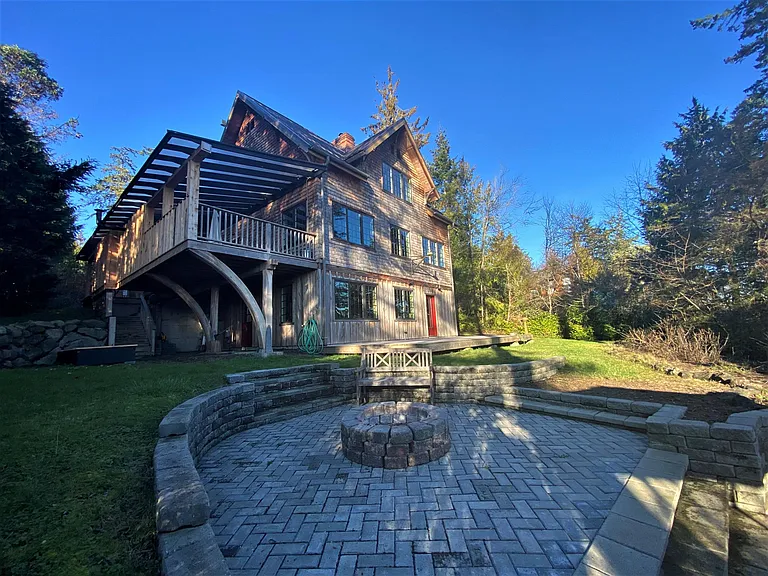 1461 Griffith Point Rd — Photo 2