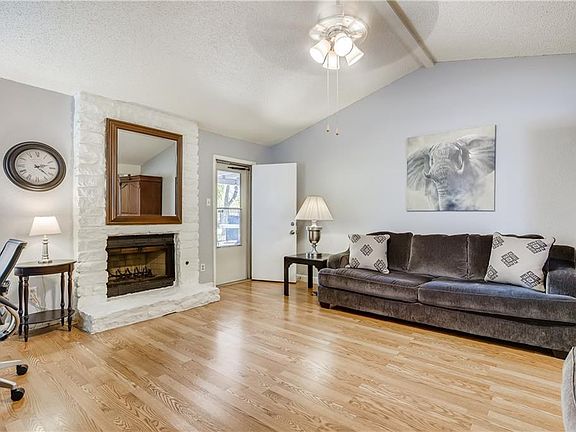 5th image of 3819 Alexandria Dr