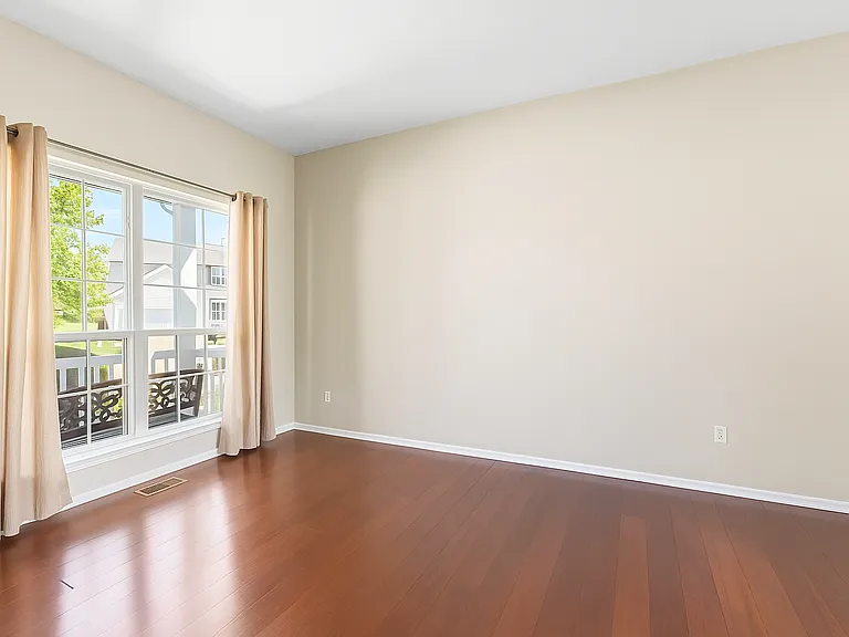 605 Thornridge Dr — Photo 3