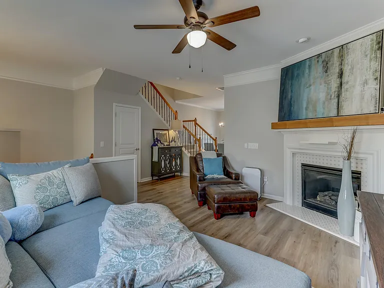 905 Lyndley Dr — Photo 9