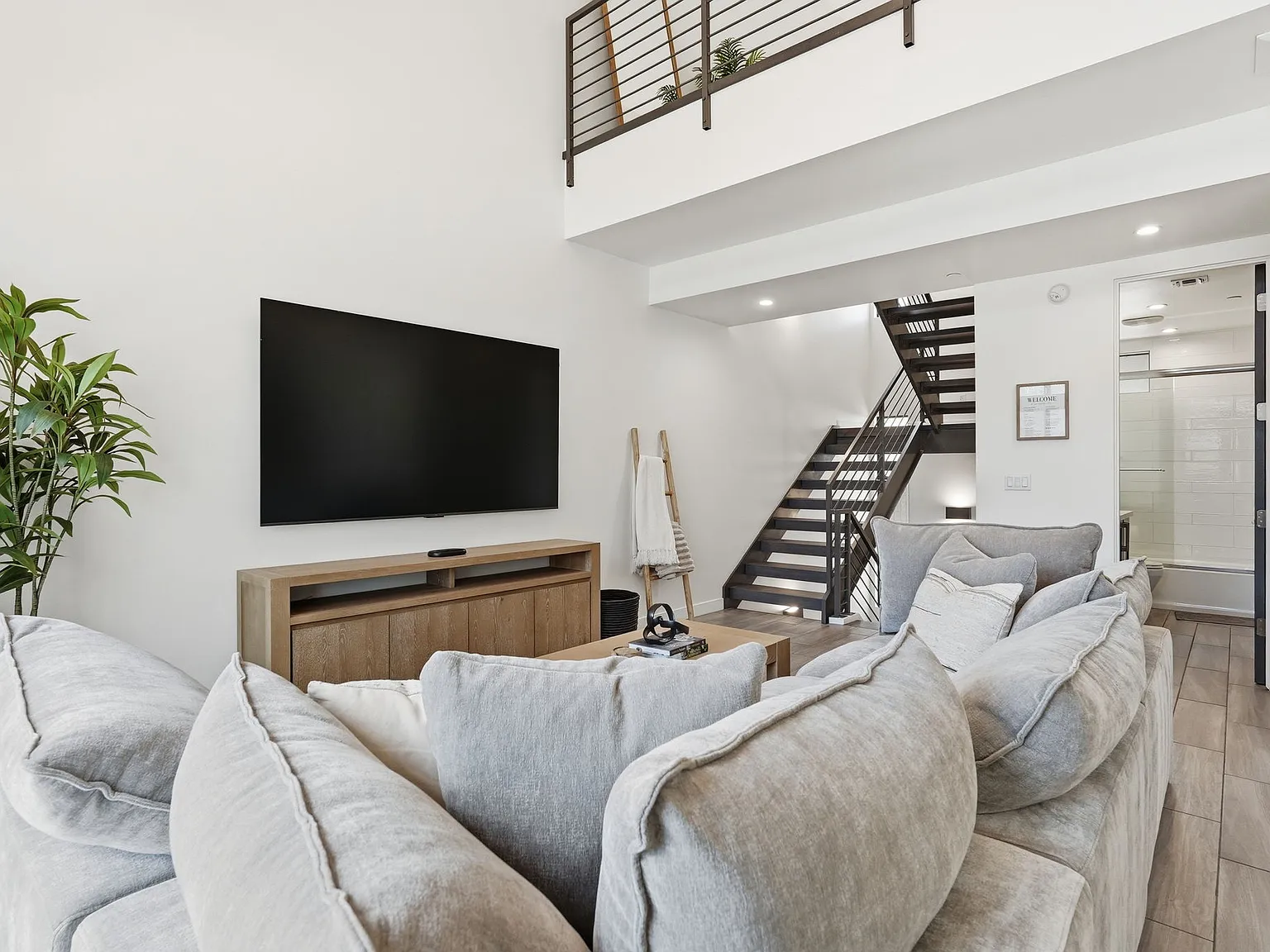 3 bed, 1922 sqft, $6,000 — Photo 4
