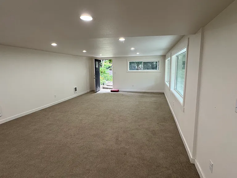 2112 Sunset Dr W #B — Photo 5
