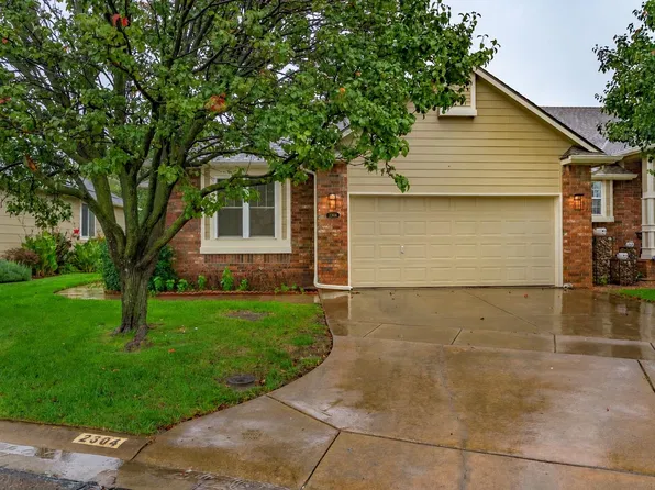 2304 N Lakeway Cir, Wichita, KS 67205