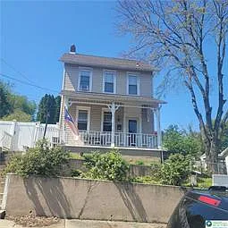 3 bed, 1.5 bath, 1744 sqft, $2,200 — Photo 1