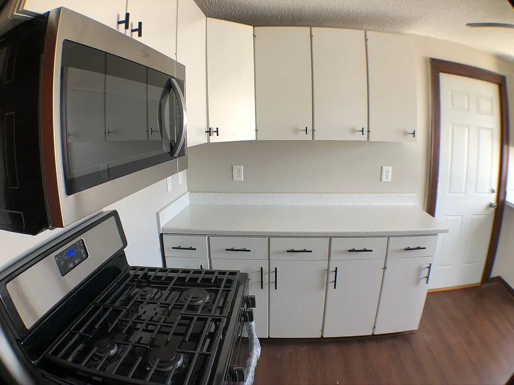 1 bed, 800 sqft, $1,400 — Photo 3