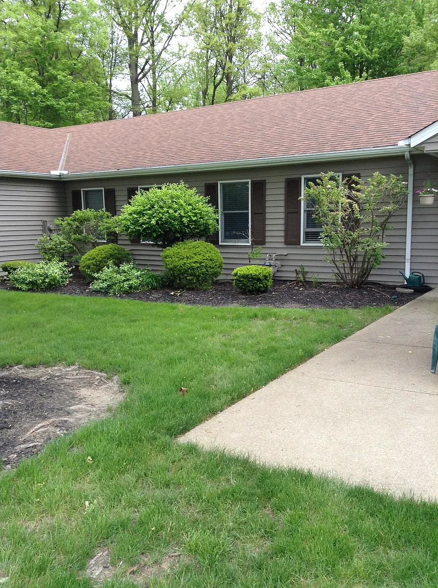 2115 Oakwood Ct photo 1