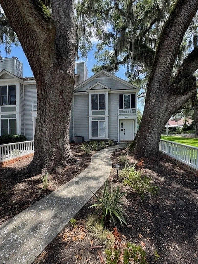 912 Newcastle Street Brunswick, GA 31520 — Photo 1