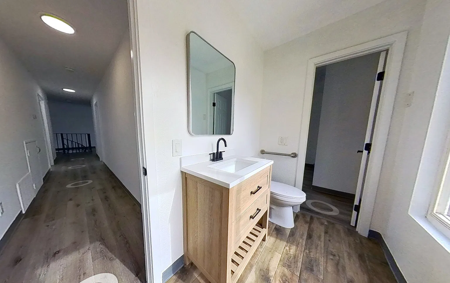 Large Two Story 8 Bed 4 Bath Home Near Campus!! — Photo 4