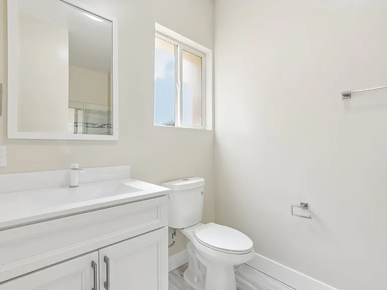 2070 University Avenue — Photo 26