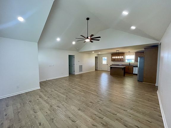 3rd image of 100 Donald Dr