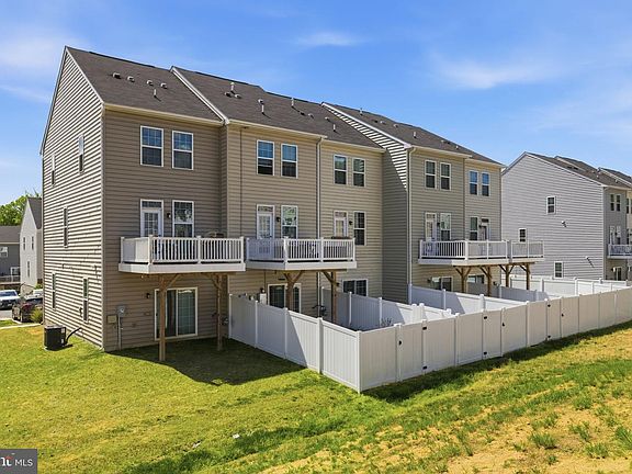 3rd image of 514 River Crest Way