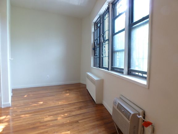 2nd image of 310 W 47th St APT 4B