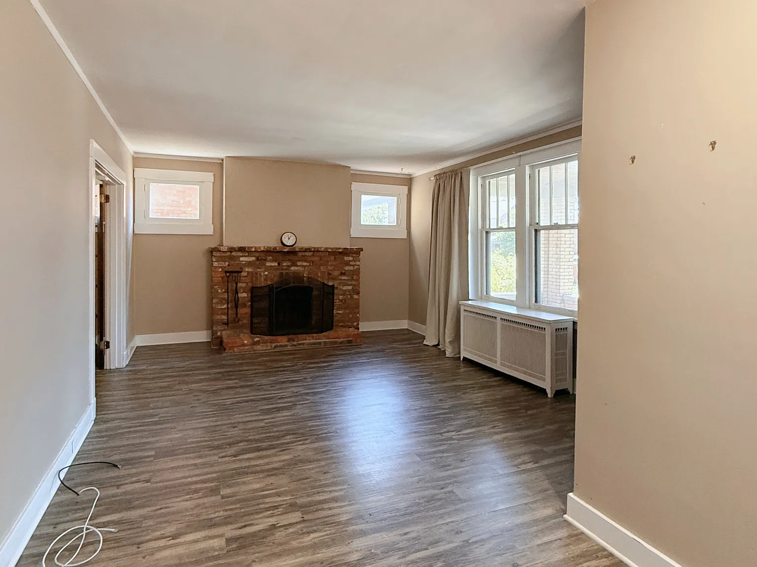 5 bed, 2025 sqft, $3,100 — Photo 4