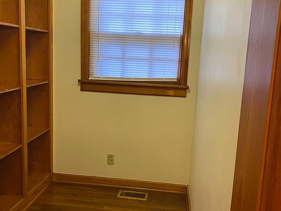 Study/ extra storage area