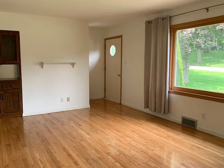 14865 Pershing Dr — Photo 8