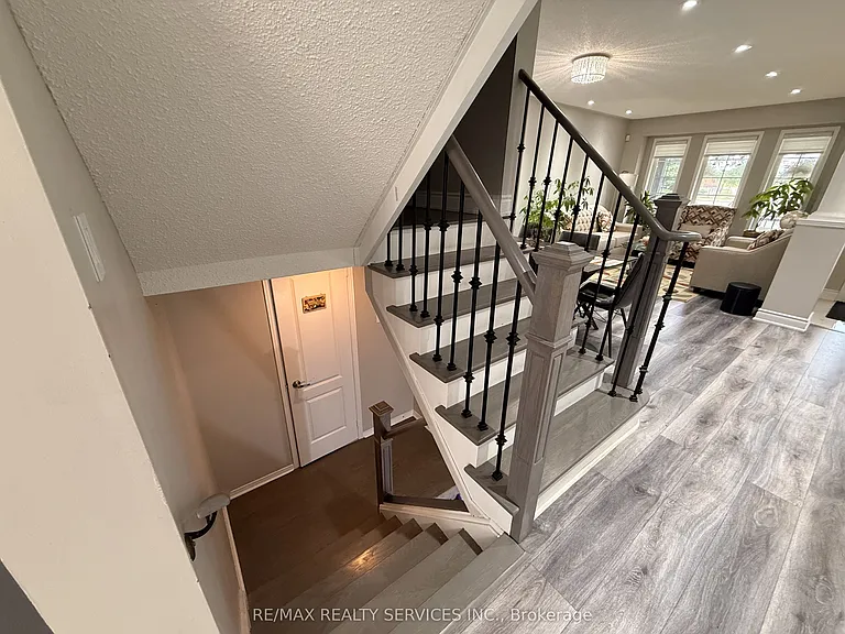 36 Burnt Elm Dr — Photo 16