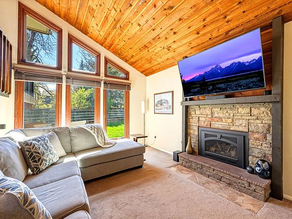 3rd image of 534 Kailua Pl