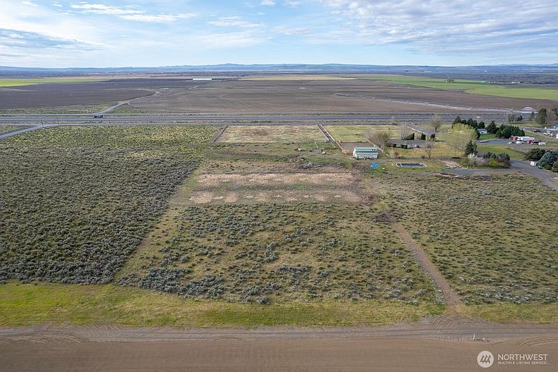 3rd image of 5200 NW N Frontage Road W