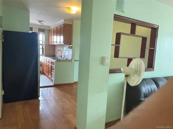 152-72 Melbourne Avenue image 8 of 17