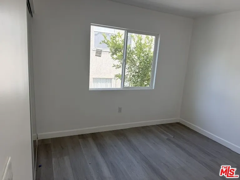 1499 W 35th Pl #3 — Photo 7