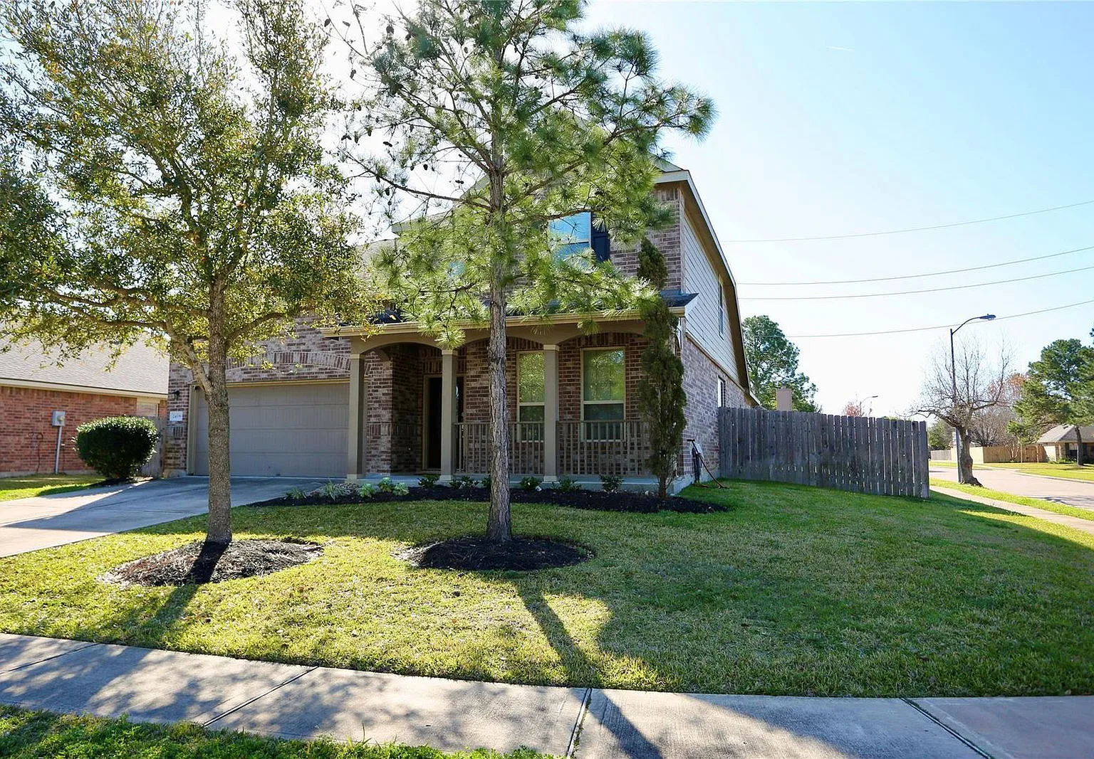 4 bed, 3.0 bath, 2855 sqft, $2,300 — Photo 2