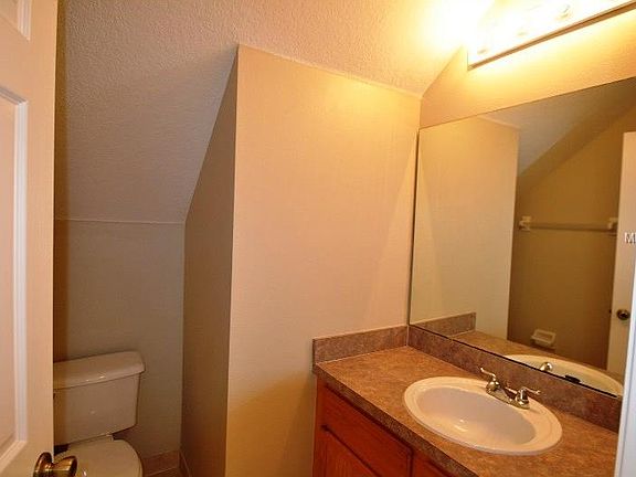 4th image of 2410 Knightsbridge Blvd