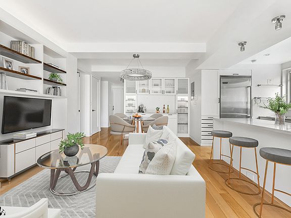 3rd image of 20 E 68th St APT 11C