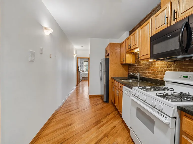 118 Clinton St #2 — Photo 7