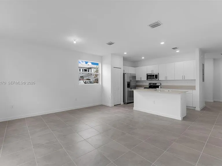 191 SE 11th Ave #0 — Photo 14