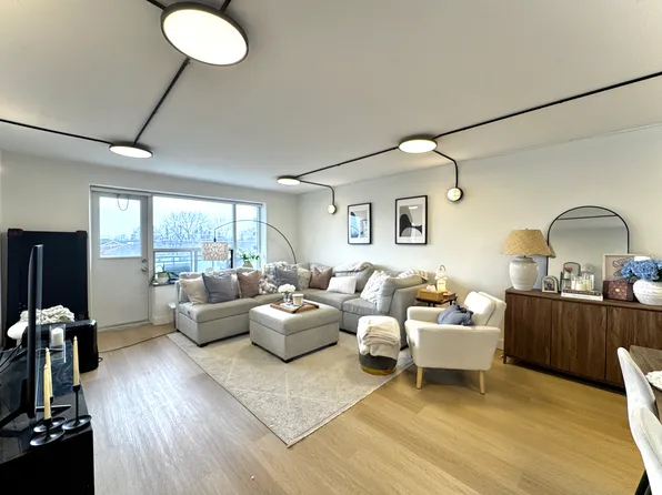 420 Eglinton Ave E #402, Toronto, ON M4P 1L8