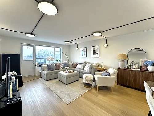 420 Eglinton Ave E Photo 1