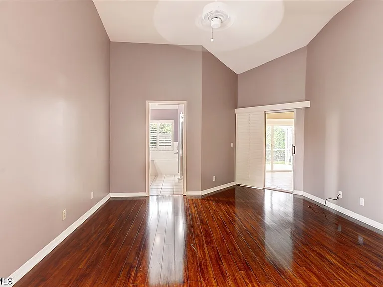 22203 Seashore Cir — Photo 22