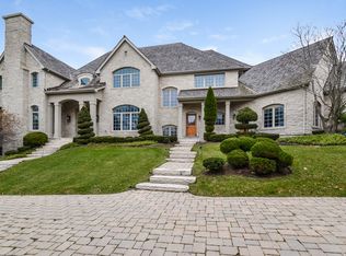 82 Weybridge Ln, North Barrington, IL 60010