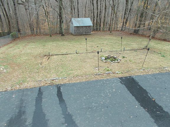 5th image of 135 Ashland Dr