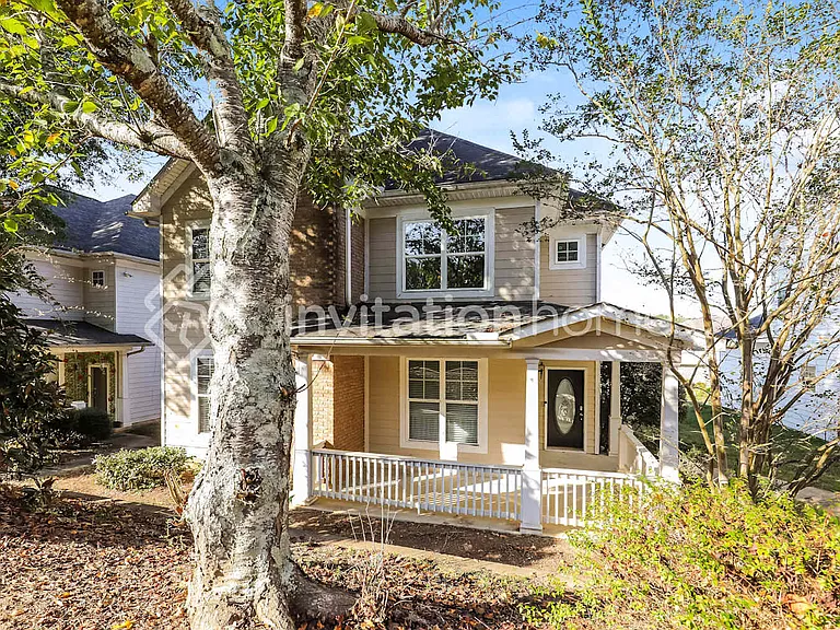 4317 Ben Hill Rd — Photo 1