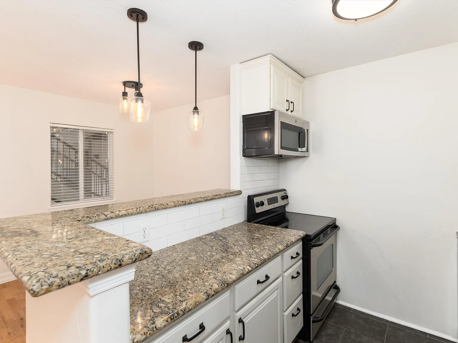 2345 N Clay St - 8 — Photo 4