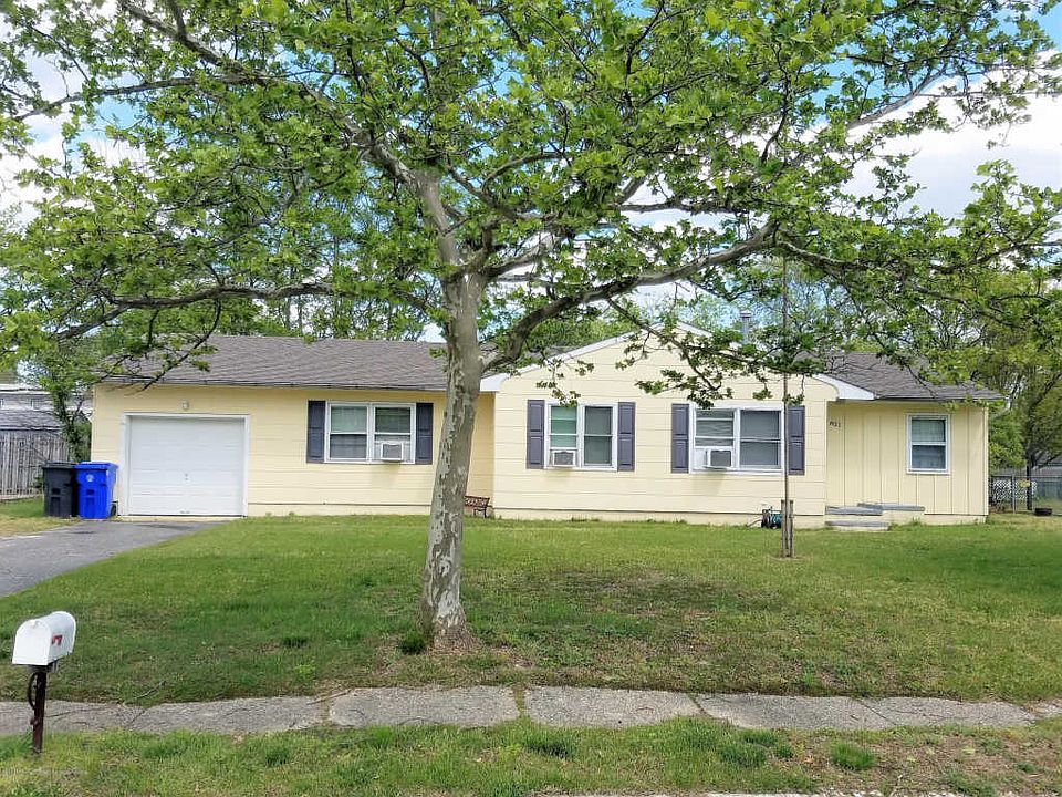 1st image of 821 Westfield Dr