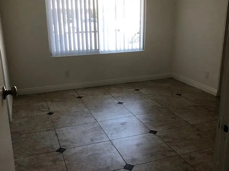 2650 E Park Ln — Photo 28