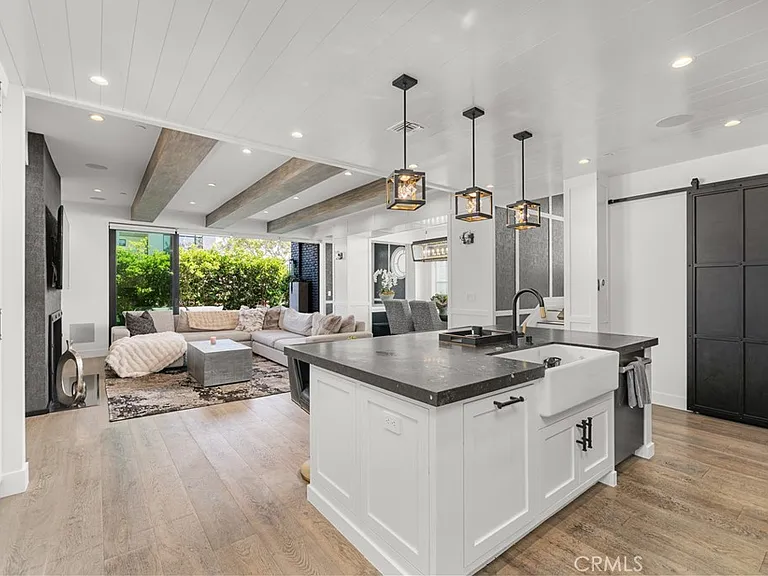 2037 E Ocean Blvd — Photo 3