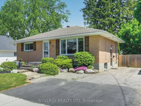 35 Queen St, Strathroy Caradoc, ON N7G 2H5