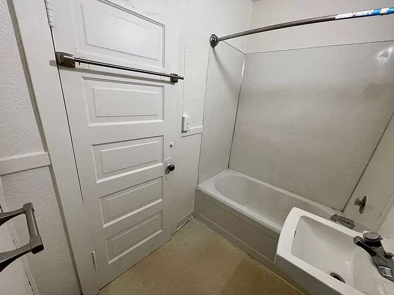 1125 W 11th Ave - 14 Unit — Photo 17