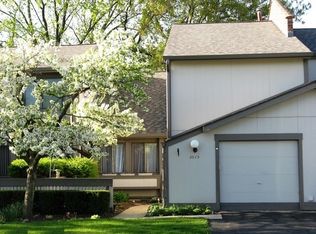 2513 Honeysuckle Ln, Rolling Meadows, IL 60008