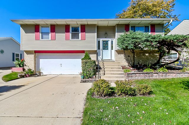 1st image of 414 Sherwood Dr