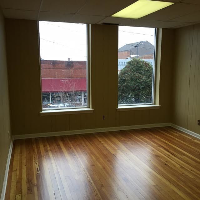 2nd image of 100 Queen St