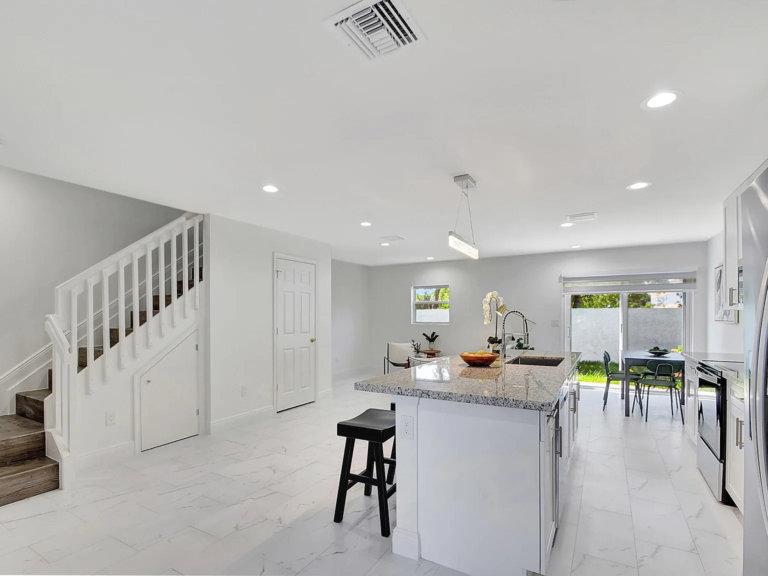 3 bed, 2.5 bath, 1418 sqft, $2,850 — Photo 4